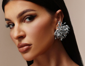 en_AccessoriesBellaBarnettApril27-BrandPage_STCC_27/04