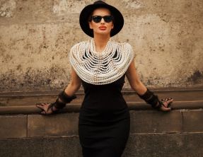 en_AccessoriesBellaBarnettApril27-BrandPage_STCC_23/09