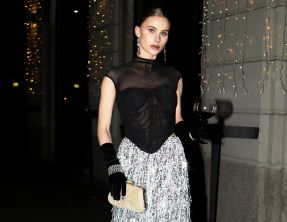 ar_TopsBellaBarnettApril27-BrandPage_STCC_23/09
